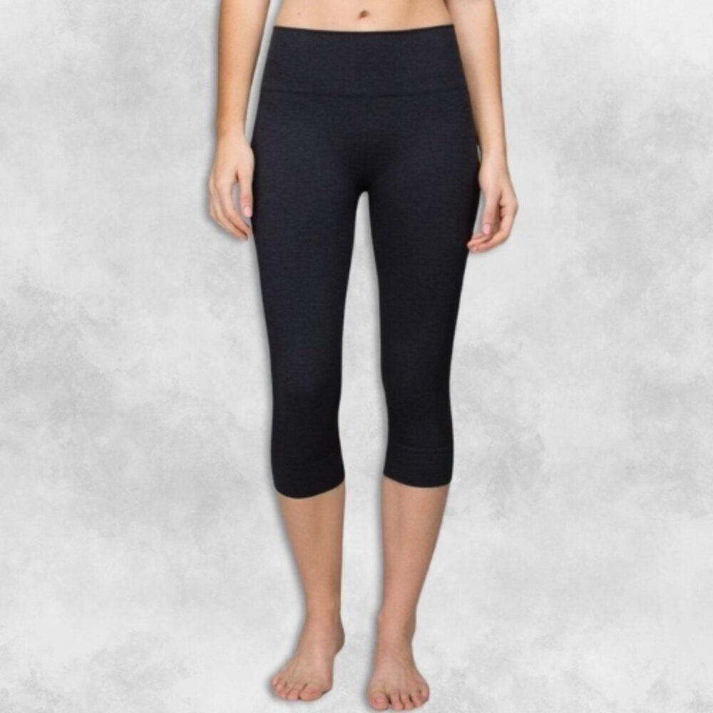 Lululemon Capri Leggings Seamless Body Mapped Sweat Wicking Black Women's US 4